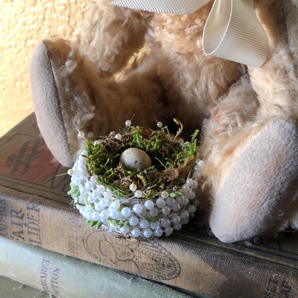 Handmade birds nest made of pearls, moss, silver wire and bits of sedum accents - Picture 7 of 11